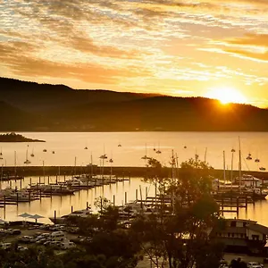Sunlit Waters Airlie Beach